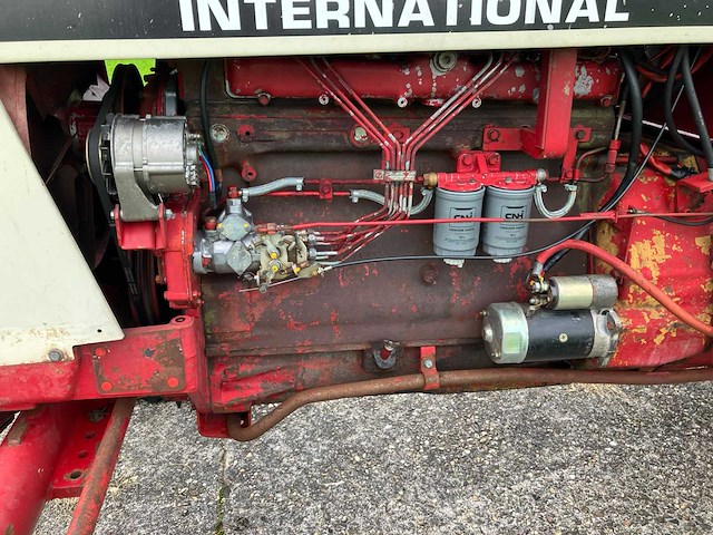 1979 international 1055 tweewielaangedreven landbouwtractor - afbeelding 3 van  13