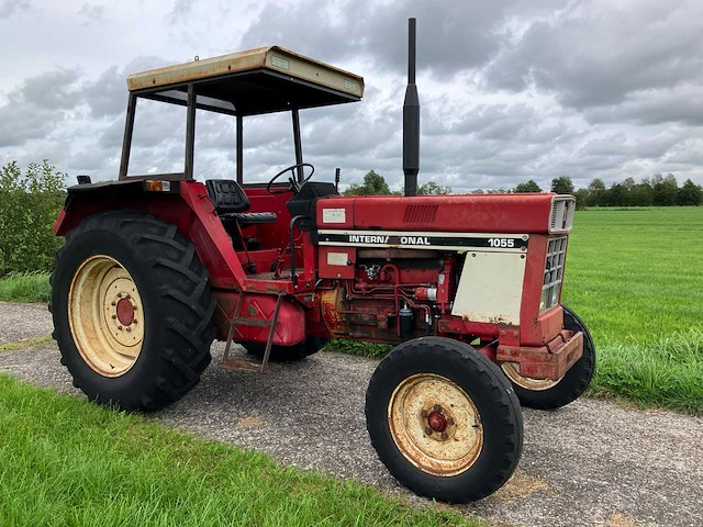 1979 international 1055 tweewielaangedreven landbouwtractor - afbeelding 6 van  13