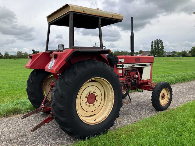 1979 international 1055 tweewielaangedreven landbouwtractor - afbeelding 8 van  13