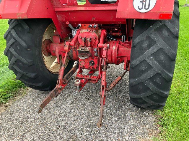 1979 international 1055 tweewielaangedreven landbouwtractor - afbeelding 9 van  13