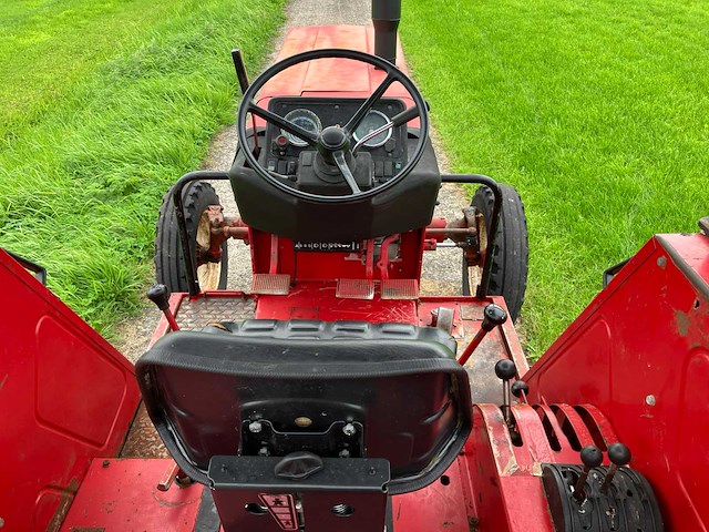 1979 international 1055 tweewielaangedreven landbouwtractor - afbeelding 11 van  13