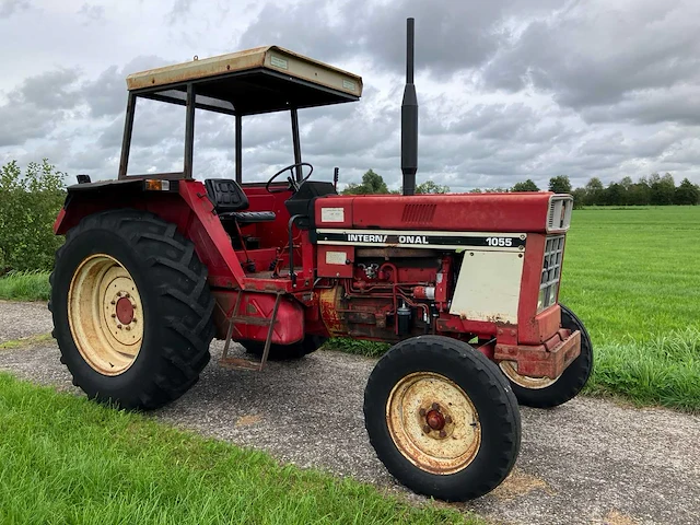 1979 international 1055 tweewielaangedreven landbouwtractor - afbeelding 6 van  13