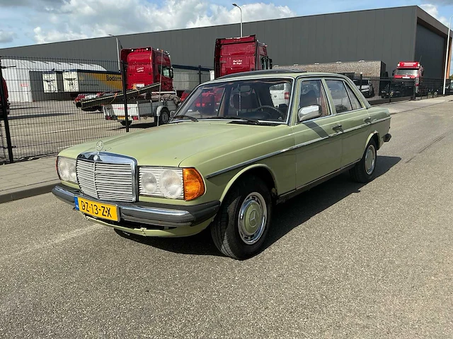 1979 mercedes-benz 200-280 (w123) 200 d 5-cilinder 5 bak personenauto - afbeelding 1 van  37