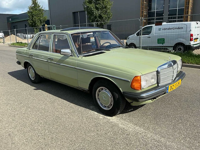 1979 mercedes-benz 200-280 (w123) 200 d 5-cilinder 5 bak personenauto - afbeelding 35 van  37