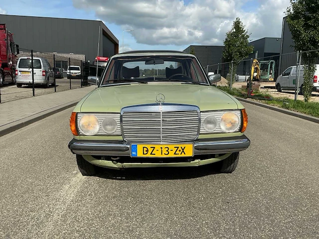 1979 mercedes-benz 200-280 (w123) 200 d 5-cilinder 5 bak personenauto - afbeelding 36 van  37