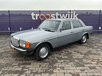 1980 - mercedes-benz - 300d - personenauto - afbeelding 1 van  11
