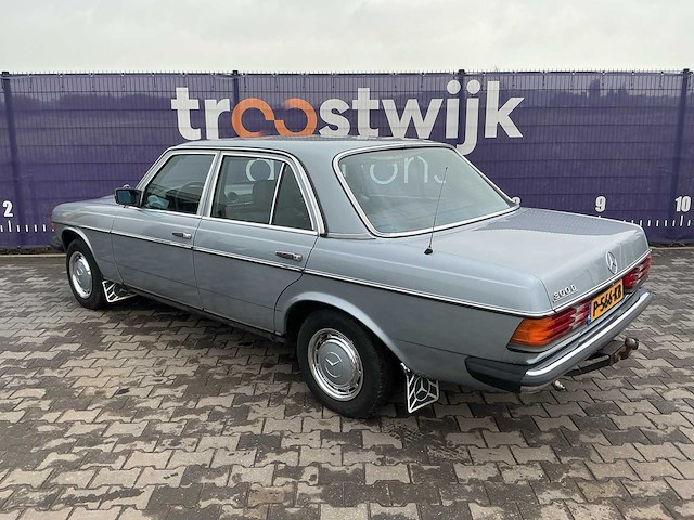 1980 - mercedes-benz - 300d - personenauto - afbeelding 3 van  11