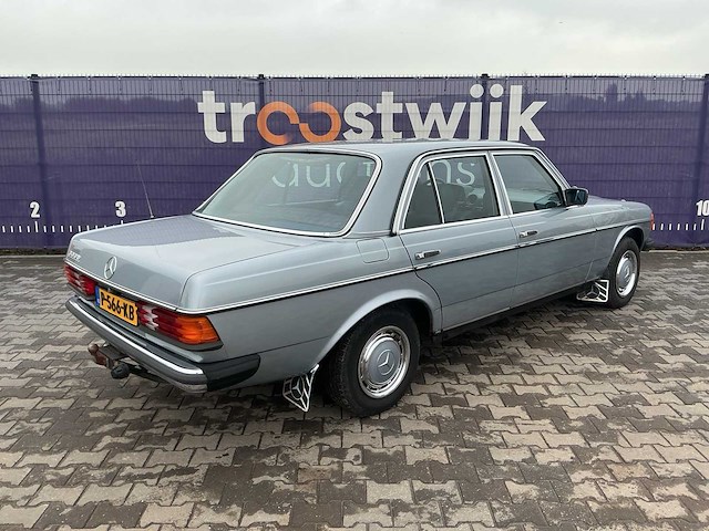 1980 - mercedes-benz - 300d - personenauto - afbeelding 4 van  11