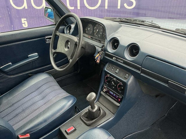 1980 - mercedes-benz - 300d - personenauto - afbeelding 7 van  11