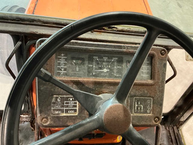 1980 fiat 780 tweewielaangedreven landbouwtractor - afbeelding 18 van  30