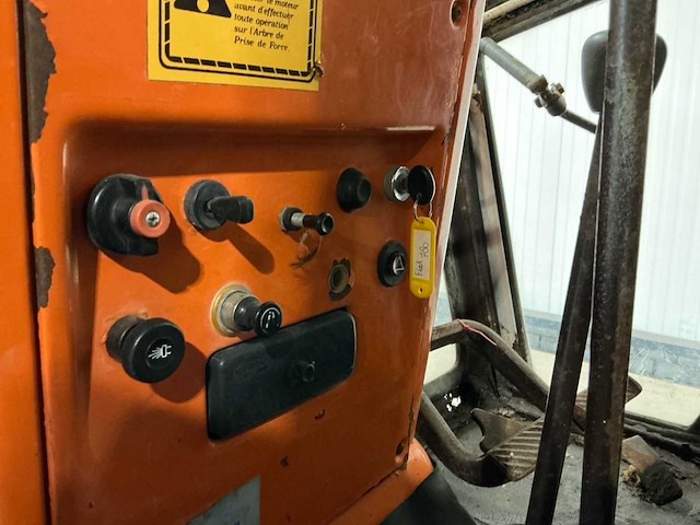 1980 fiat 780 tweewielaangedreven landbouwtractor - afbeelding 24 van  30