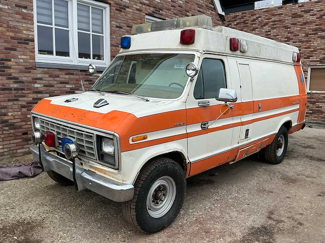 1980 ford 350 ecolinder ambulance - afbeelding 1 van  43