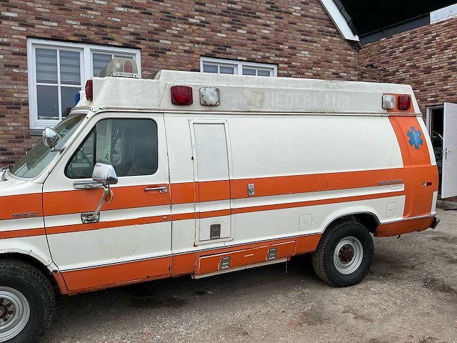 1980 ford 350 ecolinder ambulance - afbeelding 12 van  43