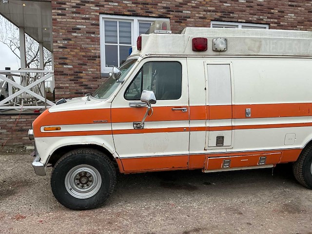 1980 ford 350 ecolinder ambulance - afbeelding 23 van  43