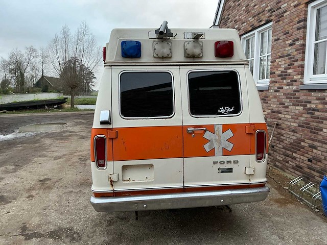 1980 ford 350 ecolinder ambulance - afbeelding 39 van  43