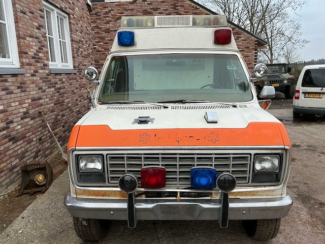 1980 ford 350 ecolinder ambulance - afbeelding 41 van  43