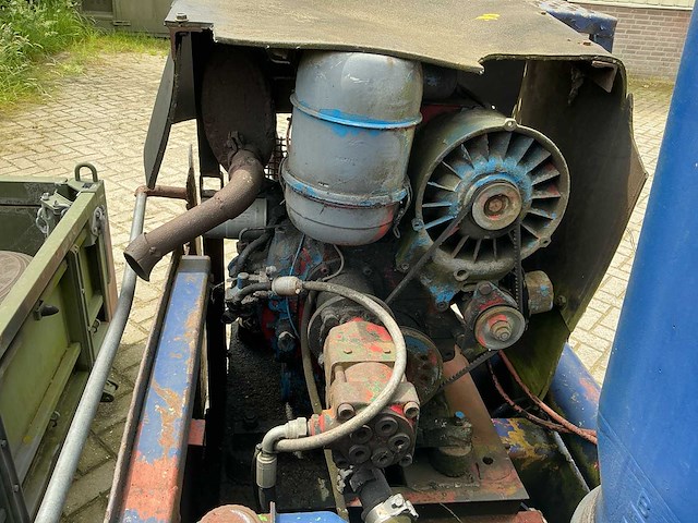 1980 hiab 852-2235a hydraulische laadkraan met diesel motor - afbeelding 8 van  27