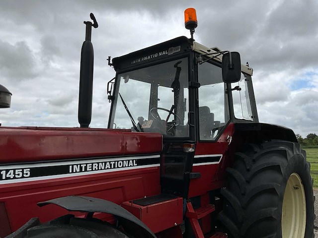 1980 international 1455 vierwielaangedreven landbouwtractor - afbeelding 38 van  39