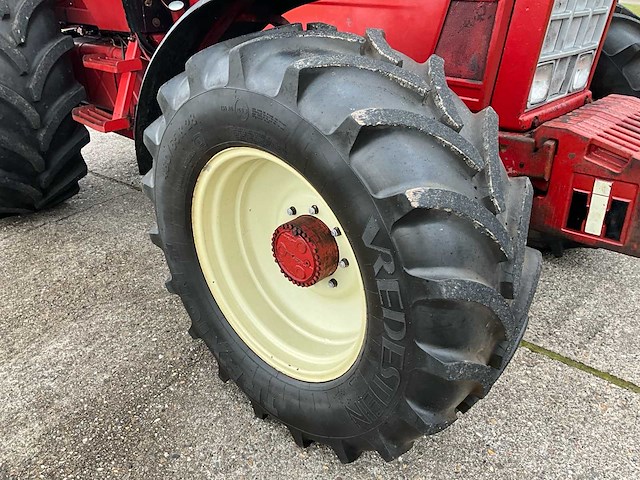 1980 international 1455 vierwielaangedreven landbouwtractor - afbeelding 11 van  39