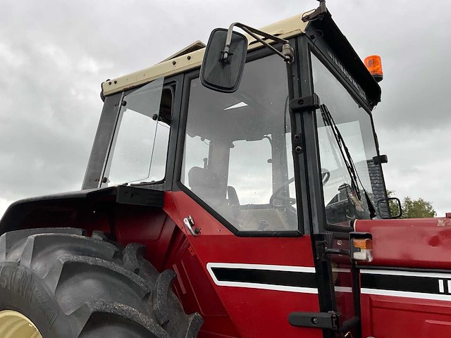 1980 international 1455 vierwielaangedreven landbouwtractor - afbeelding 14 van  39