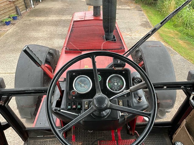 1980 international 1455 vierwielaangedreven landbouwtractor - afbeelding 15 van  39