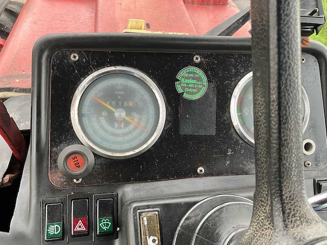 1980 international 1455 vierwielaangedreven landbouwtractor - afbeelding 16 van  39