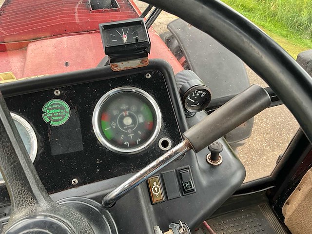 1980 international 1455 vierwielaangedreven landbouwtractor - afbeelding 18 van  39