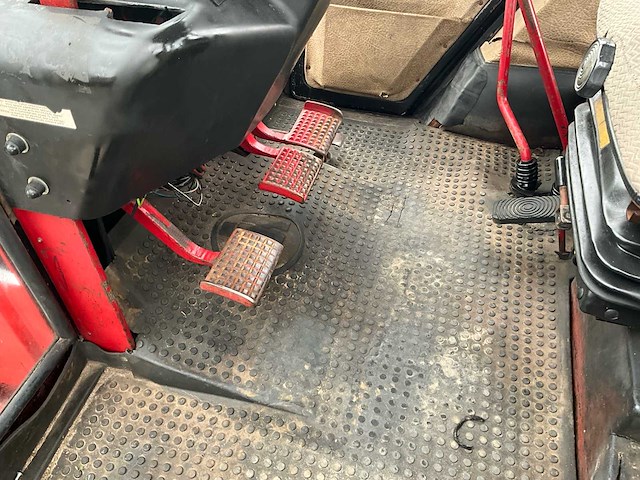 1980 international 1455 vierwielaangedreven landbouwtractor - afbeelding 23 van  39