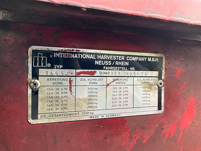 1980 international 1455 vierwielaangedreven landbouwtractor - afbeelding 24 van  39
