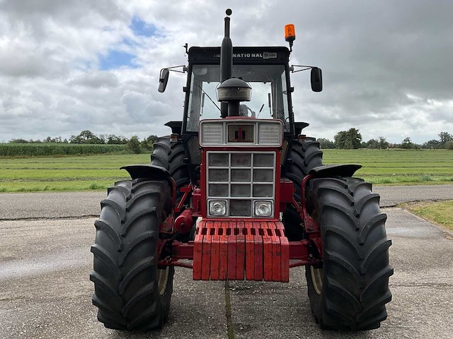 1980 international 1455 vierwielaangedreven landbouwtractor - afbeelding 17 van  39