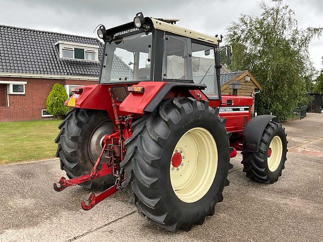 1980 international 1455 vierwielaangedreven landbouwtractor - afbeelding 30 van  39