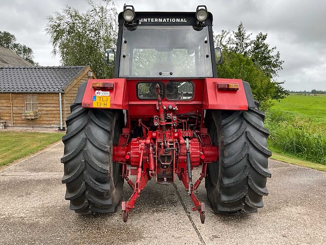 1980 international 1455 vierwielaangedreven landbouwtractor - afbeelding 31 van  39