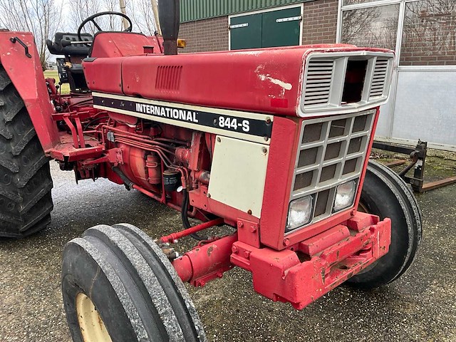 1980 international 844 s tweewielaangedreven landbouwtractor - afbeelding 2 van  17