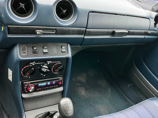 1980 mercedes-benz w123 300d wegenbelasting vrij ! personenauto - afbeelding 15 van  29