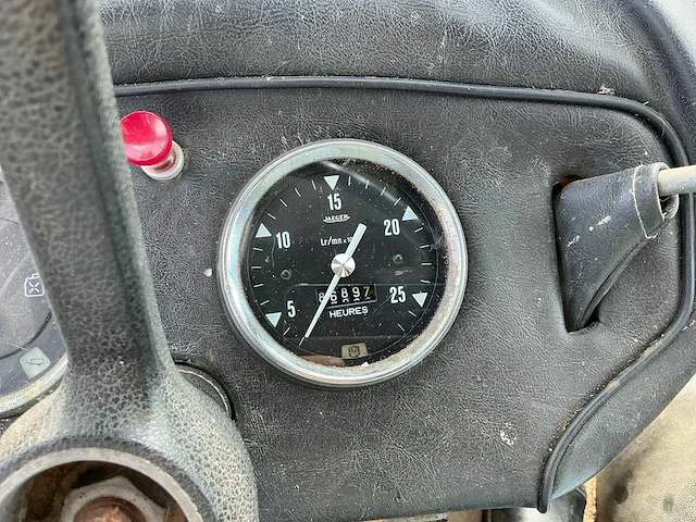 1980 renault 651 tweewielaangedreven landbouwtractor - afbeelding 14 van  25