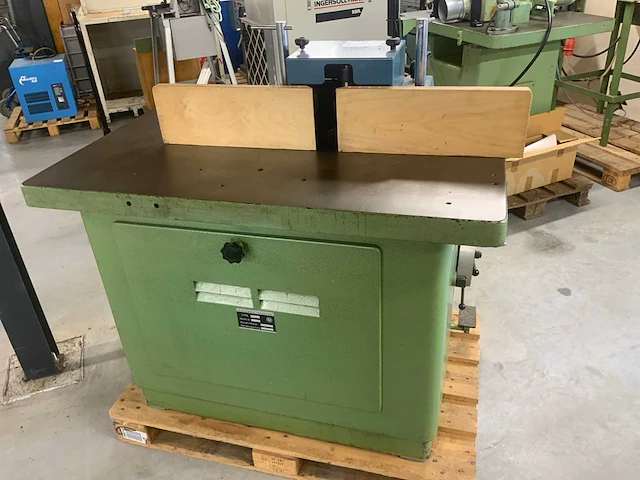 1980 stehle f4 h tafel- en spilfreesmachine - afbeelding 1 van  6