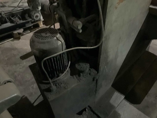 1980 vremac hydraulische pers - afbeelding 11 van  12