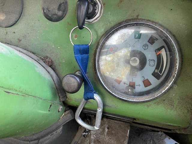 1981 fendt farmer 104ls tweewielaangedreven landbouwtractor - afbeelding 11 van  25