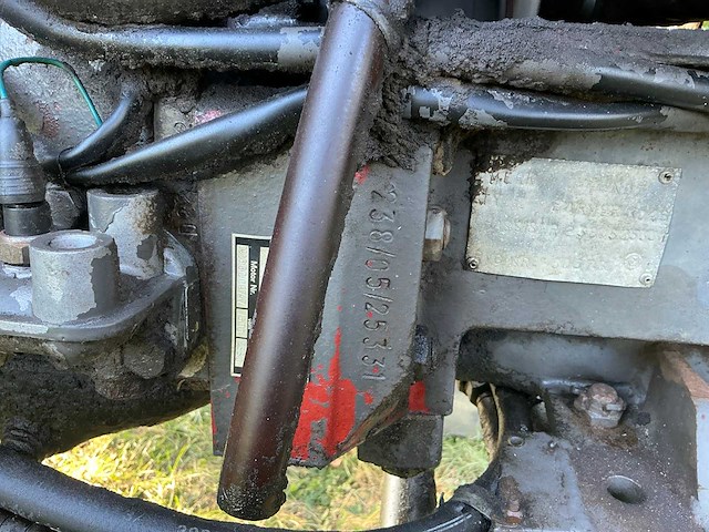 1981 fendt farmer 104ls tweewielaangedreven landbouwtractor - afbeelding 15 van  25