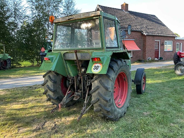 1981 fendt farmer 104ls tweewielaangedreven landbouwtractor - afbeelding 24 van  25