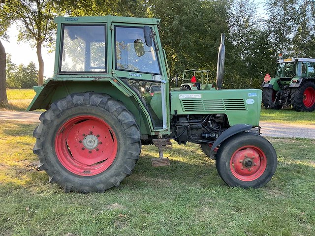 1981 fendt farmer 104ls tweewielaangedreven landbouwtractor - afbeelding 4 van  14