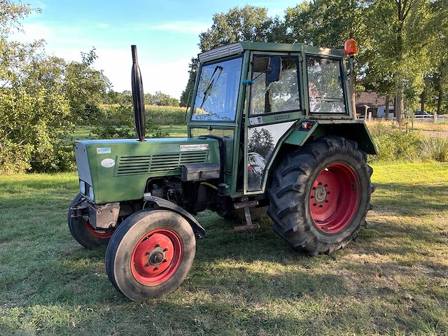 1981 fendt farmer 104ls tweewielaangedreven landbouwtractor - afbeelding 1 van  24