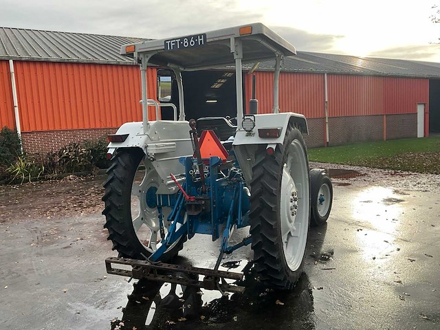 1981 ford 4610 oldtimer tractor - afbeelding 17 van  21