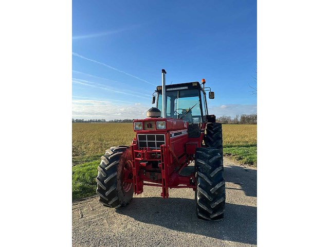1981 international 1255-a vierwielaangedreven landbouwtractor - afbeelding 6 van  19