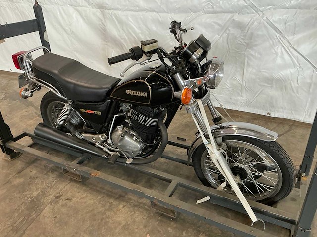 1981 suzuki gn400td motorfiets - afbeelding 1 van  6