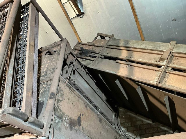 1982 campfens aardappel schudsorteerder met stortbunkers - afbeelding 7 van  77