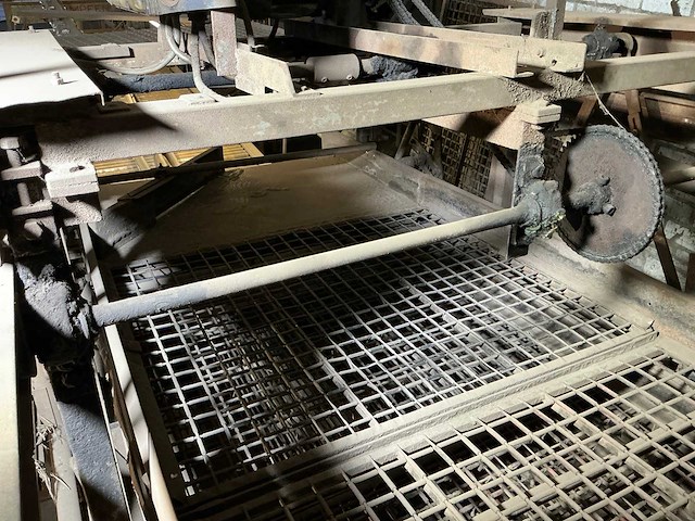 1982 campfens aardappel schudsorteerder met stortbunkers - afbeelding 11 van  77