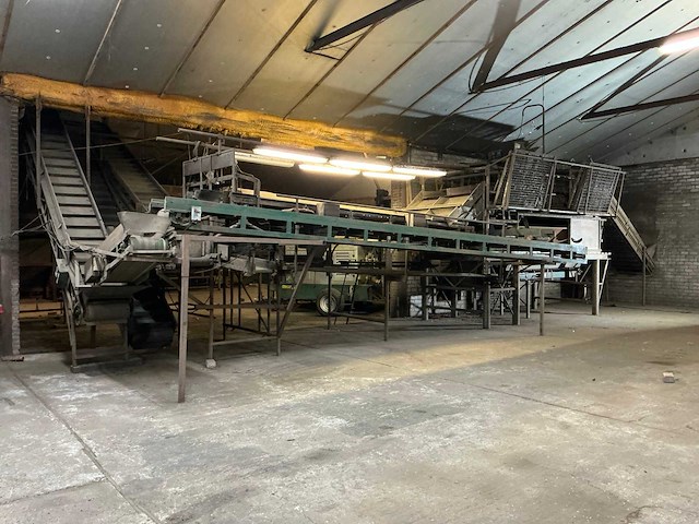 1982 campfens aardappel schudsorteerder met stortbunkers - afbeelding 1 van  77