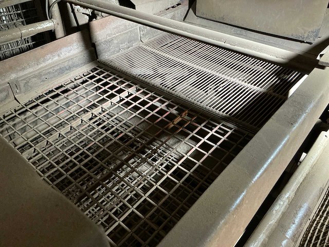 1982 campfens aardappel schudsorteerder met stortbunkers - afbeelding 14 van  77