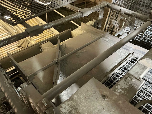 1982 campfens aardappel schudsorteerder met stortbunkers - afbeelding 15 van  77